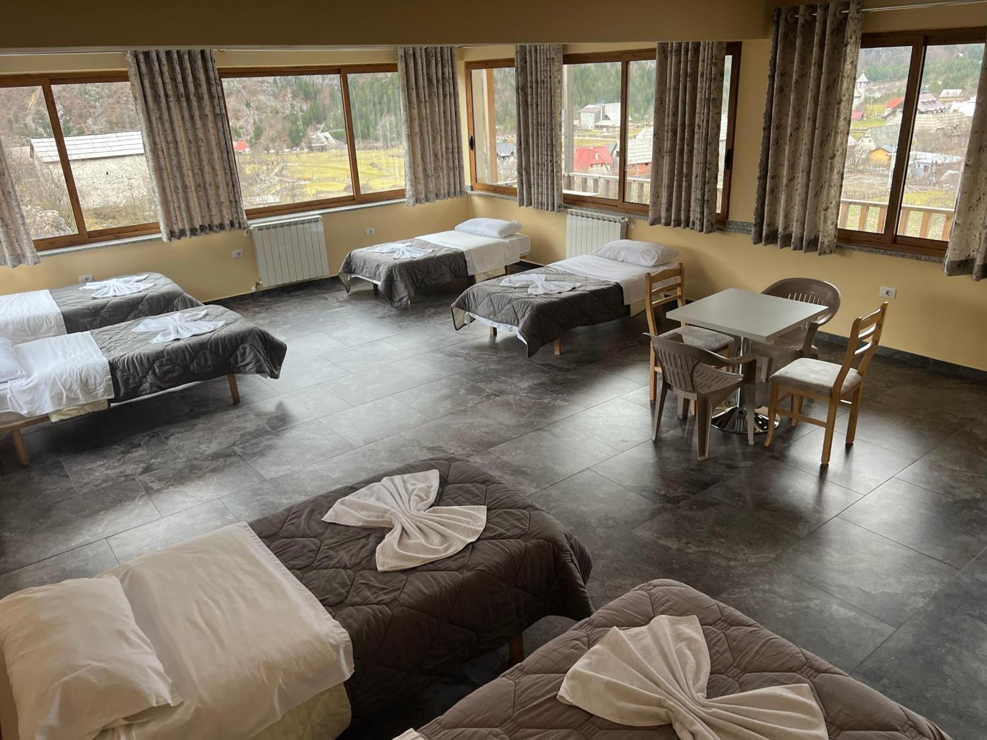 Hotel Bujtina Ziçi à Theth Extérieur photo