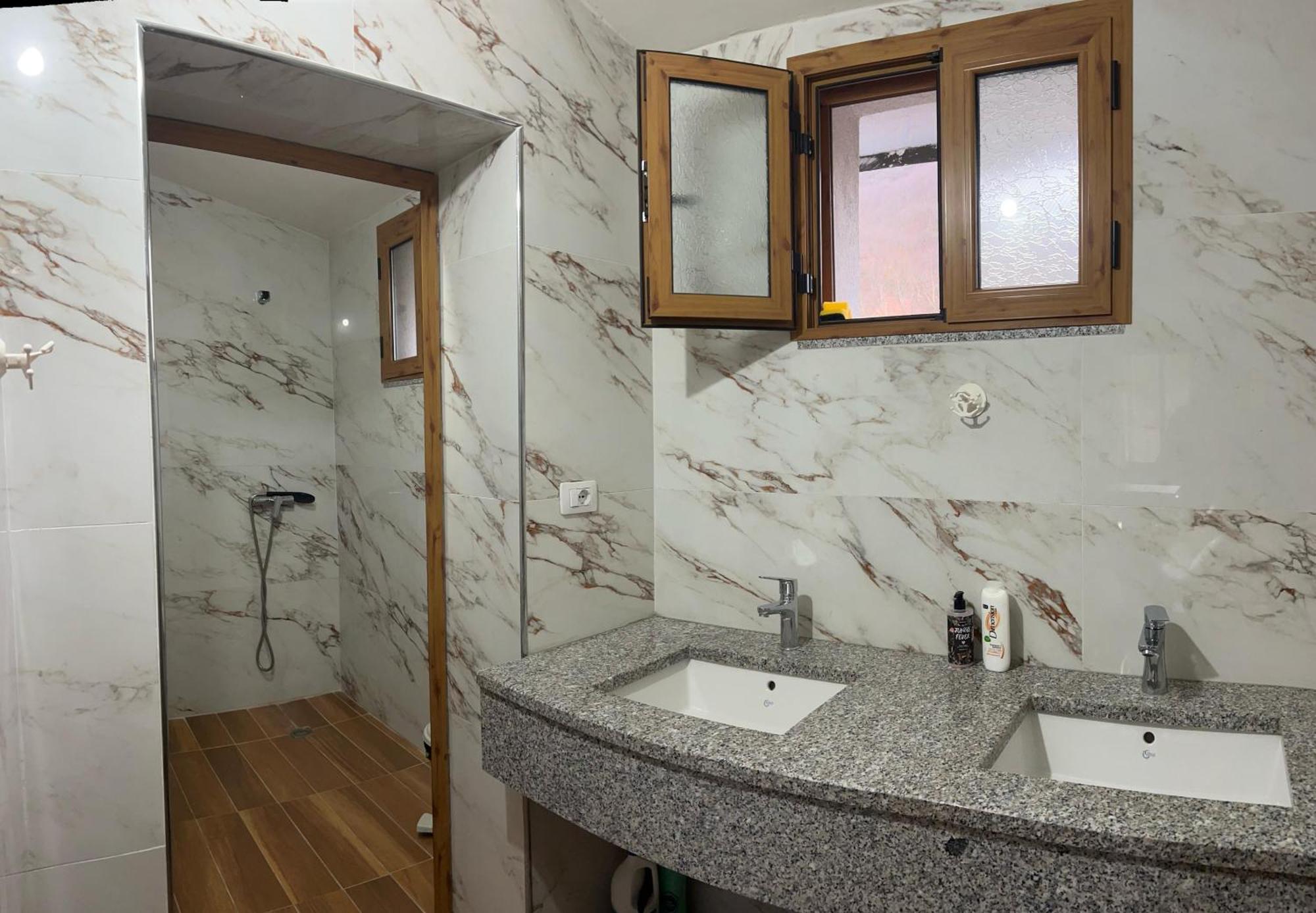 Hotel Bujtina Ziçi à Theth Extérieur photo
