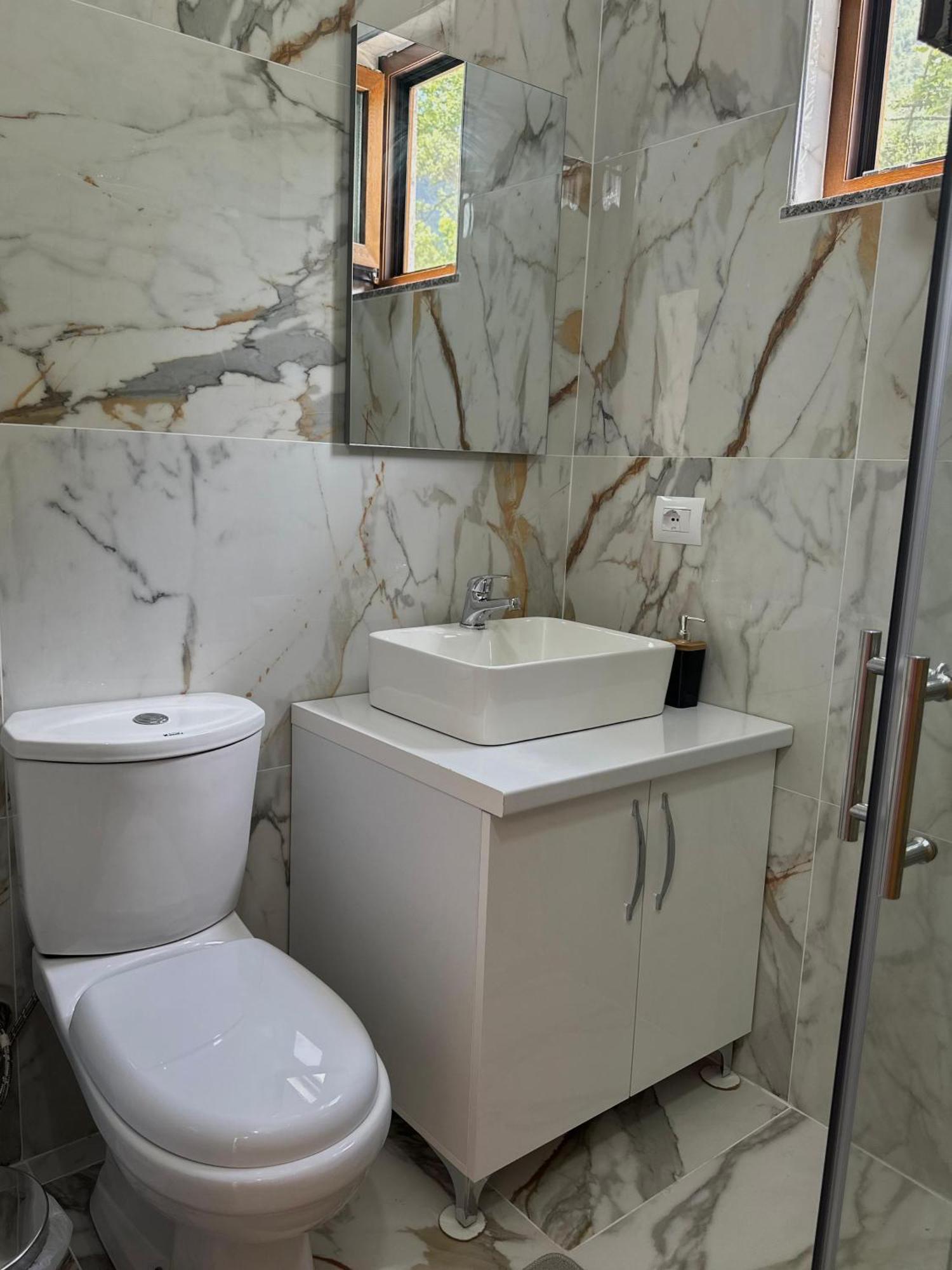 Hotel Bujtina Ziçi à Theth Extérieur photo